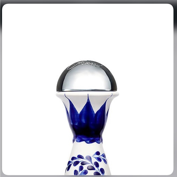 Clase Azul Tequila Reposado Blue and White Handcrafted Ceramic Decanter Bottle. - Picture 4 of 10